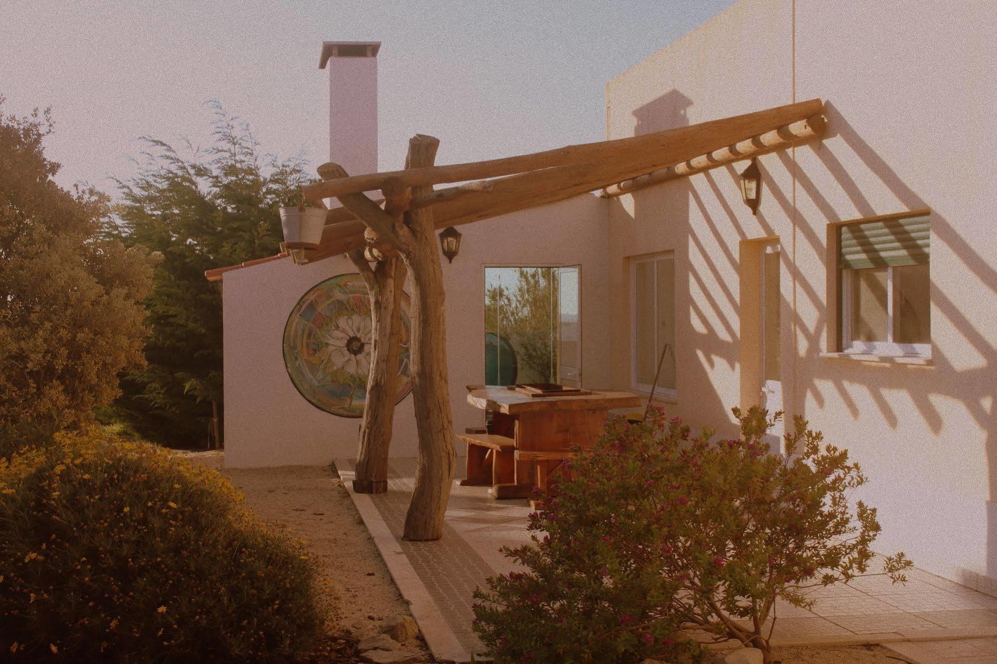 Hostel Tribo Da Praia - Almagreira Surf