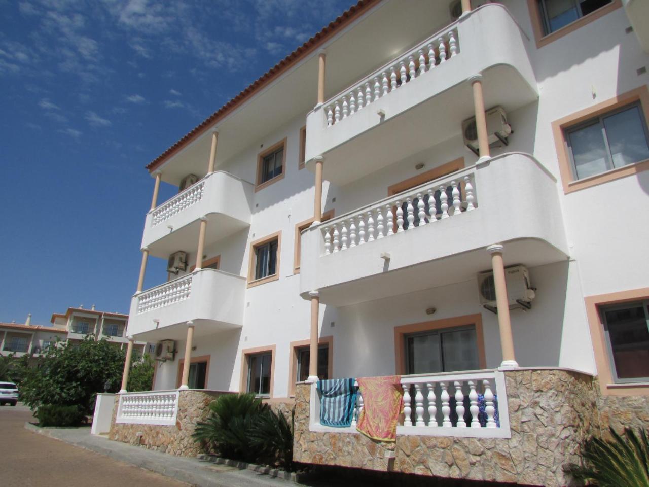 Cabrita Apartment *