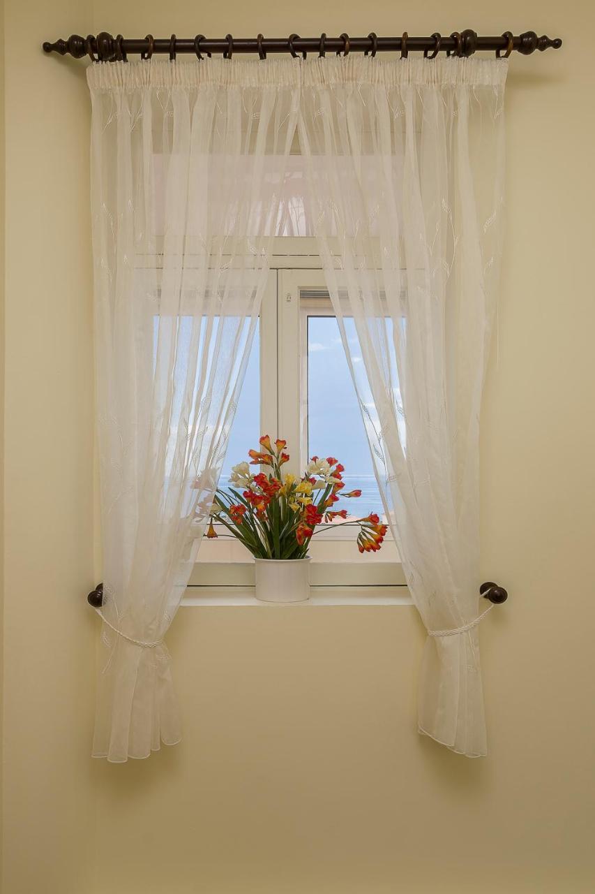 Funchal Window By Madeira Sun Travel * Funchal (Madeira)