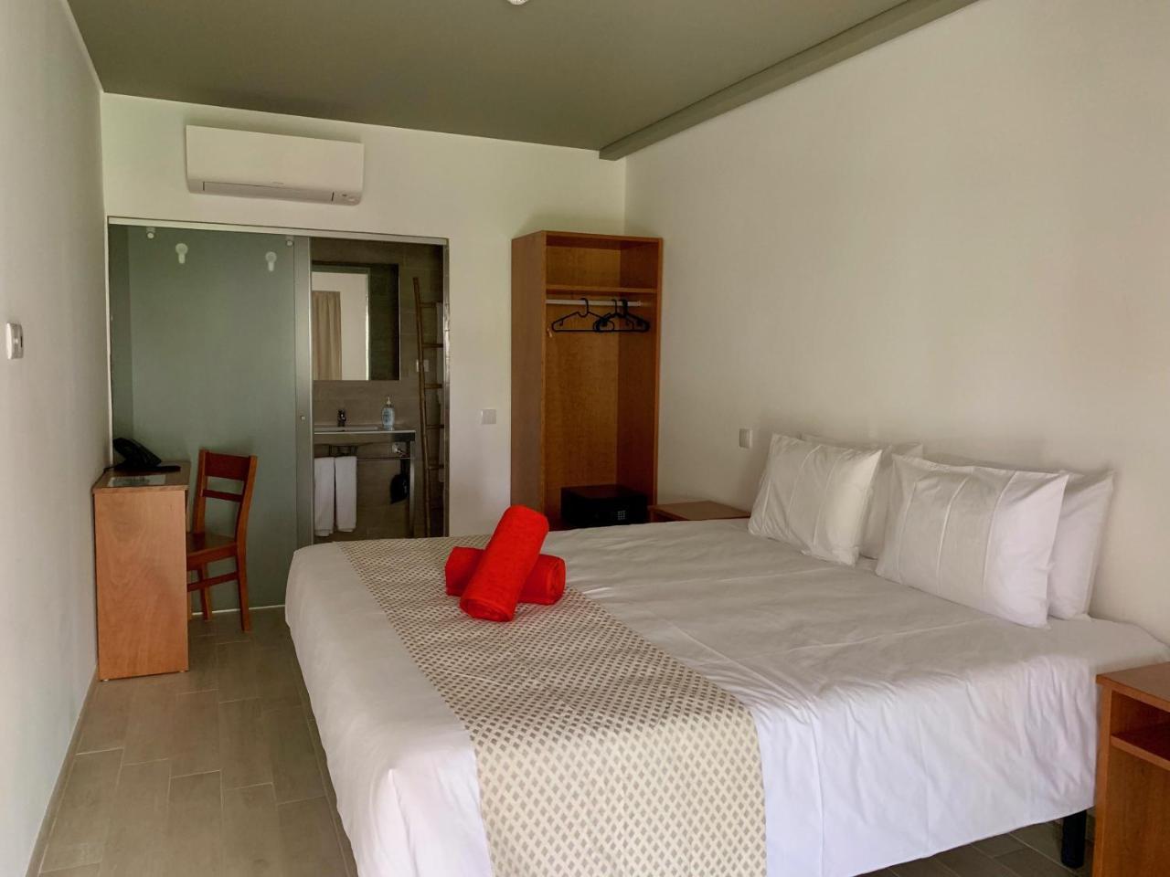 3 Caparica - Lisbon Gay Hotel Charneca (Setubal)