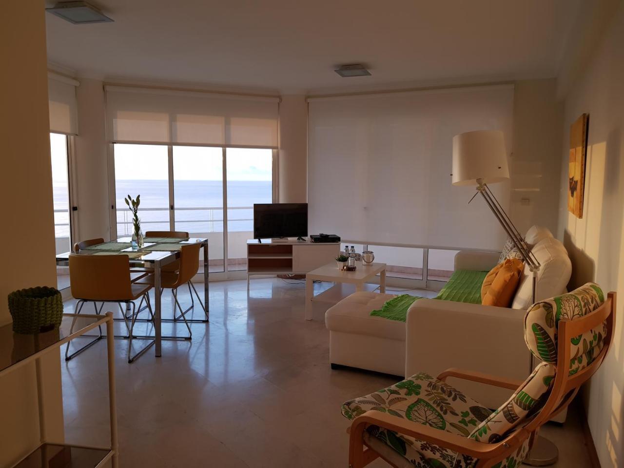The Sunrise Of Your Dreams With Total Ocean View With New Modern Kitchens Appartement Funchal (Madeira)