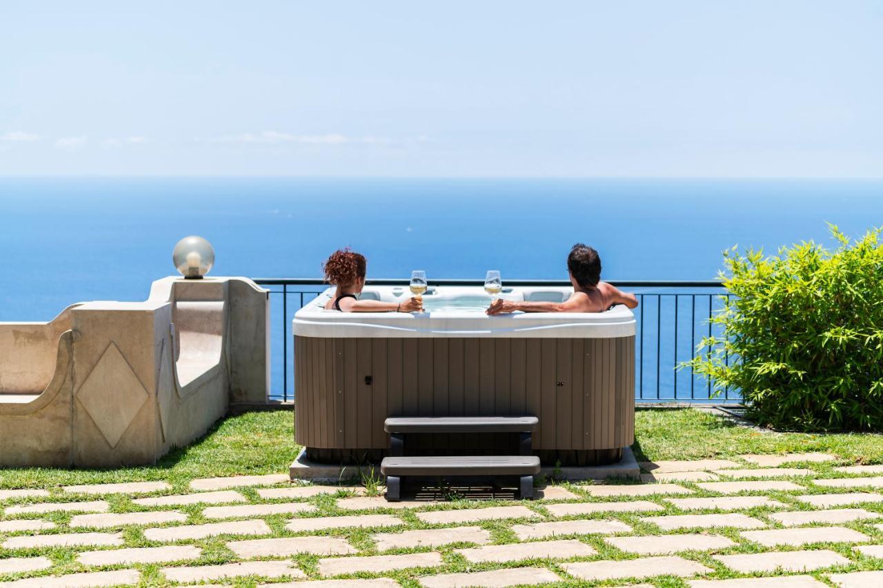 Eucalipto By An Island * Funchal (Madeira)