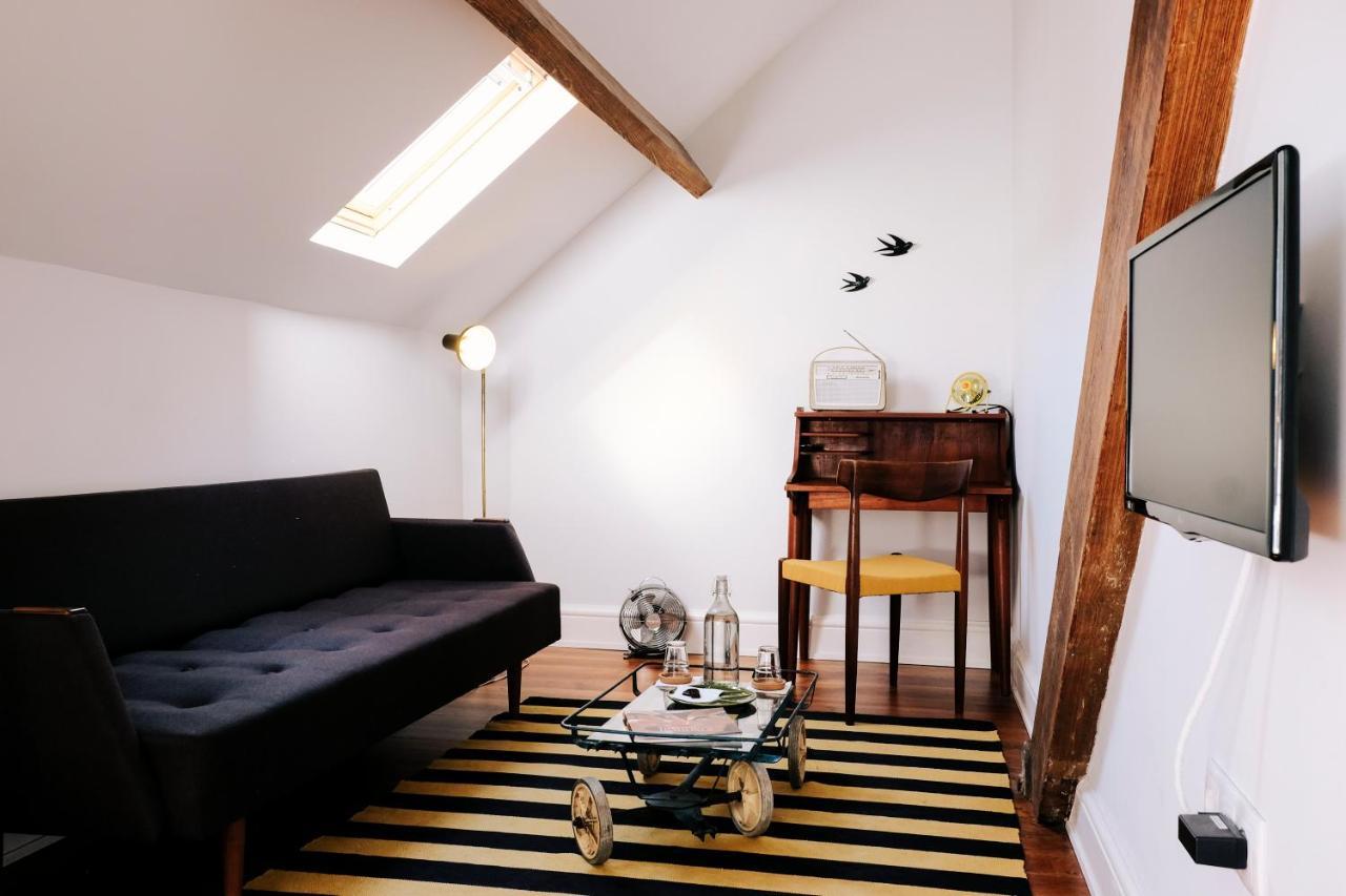 Dona Emilia Guest House & Studio Apartment Building