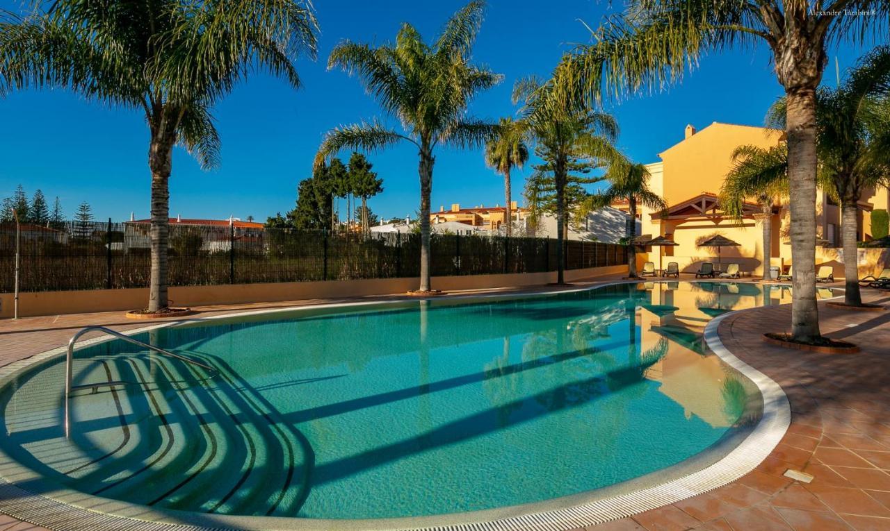 Luzbay Pool *