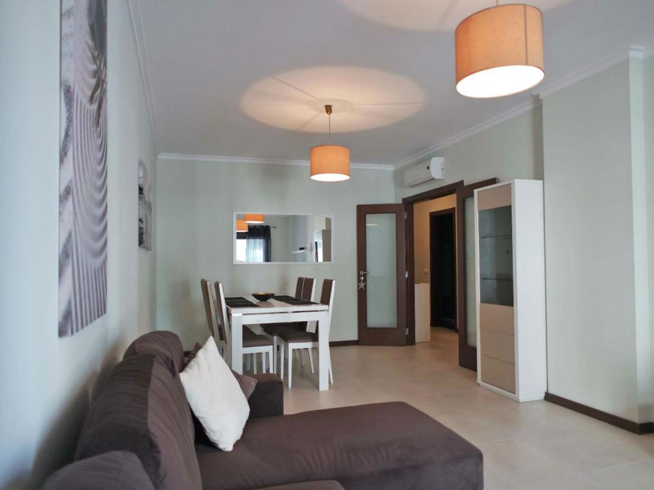 B03 - Luxury 2 Bed Marina Apartment