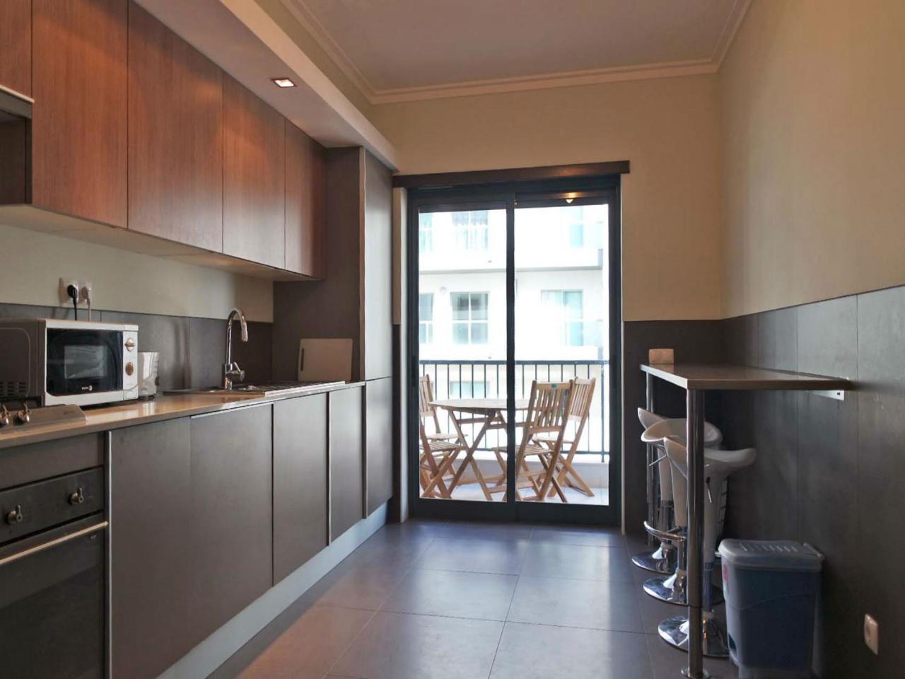 B03 - Luxury 2 Bed Marina Apartment