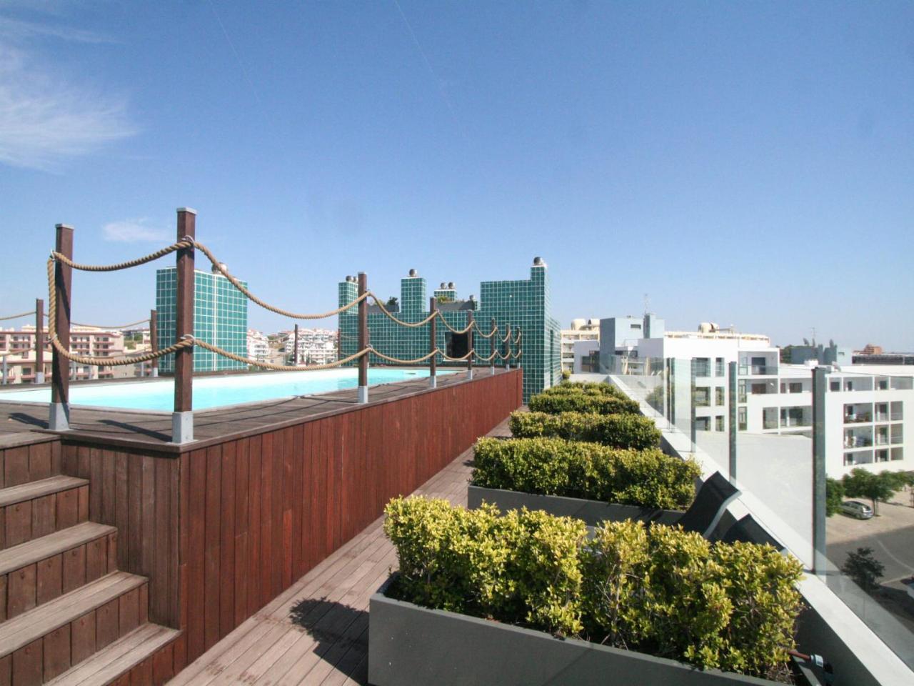 B03 - Luxury 2 Bed Marina Apartment