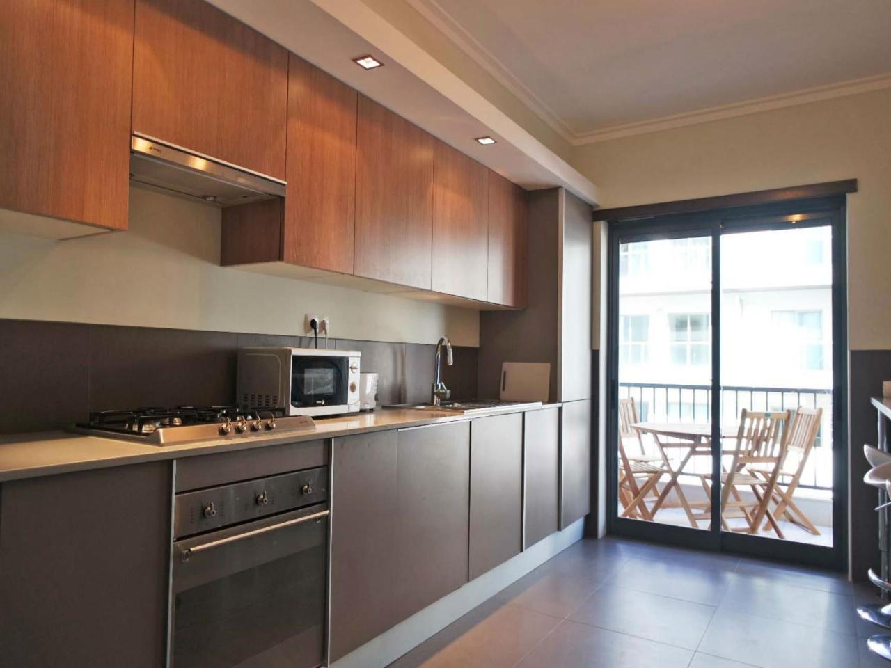 B03 - Luxury 2 Bed Marina Apartment *