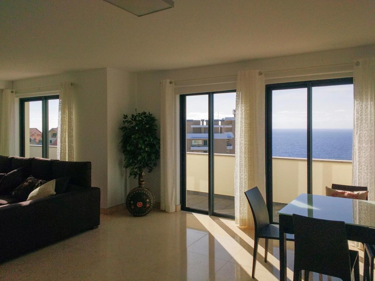 Two Bedroom With Balcony And Gorgeous View Over The Atlantic Apartment