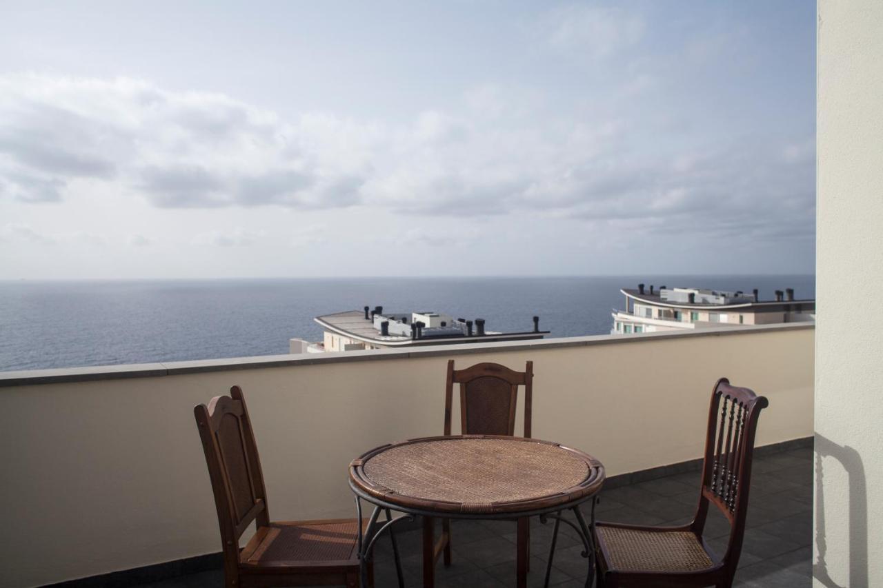 Two Bedroom With Balcony And Gorgeous View Over The Atlantic Apartment
