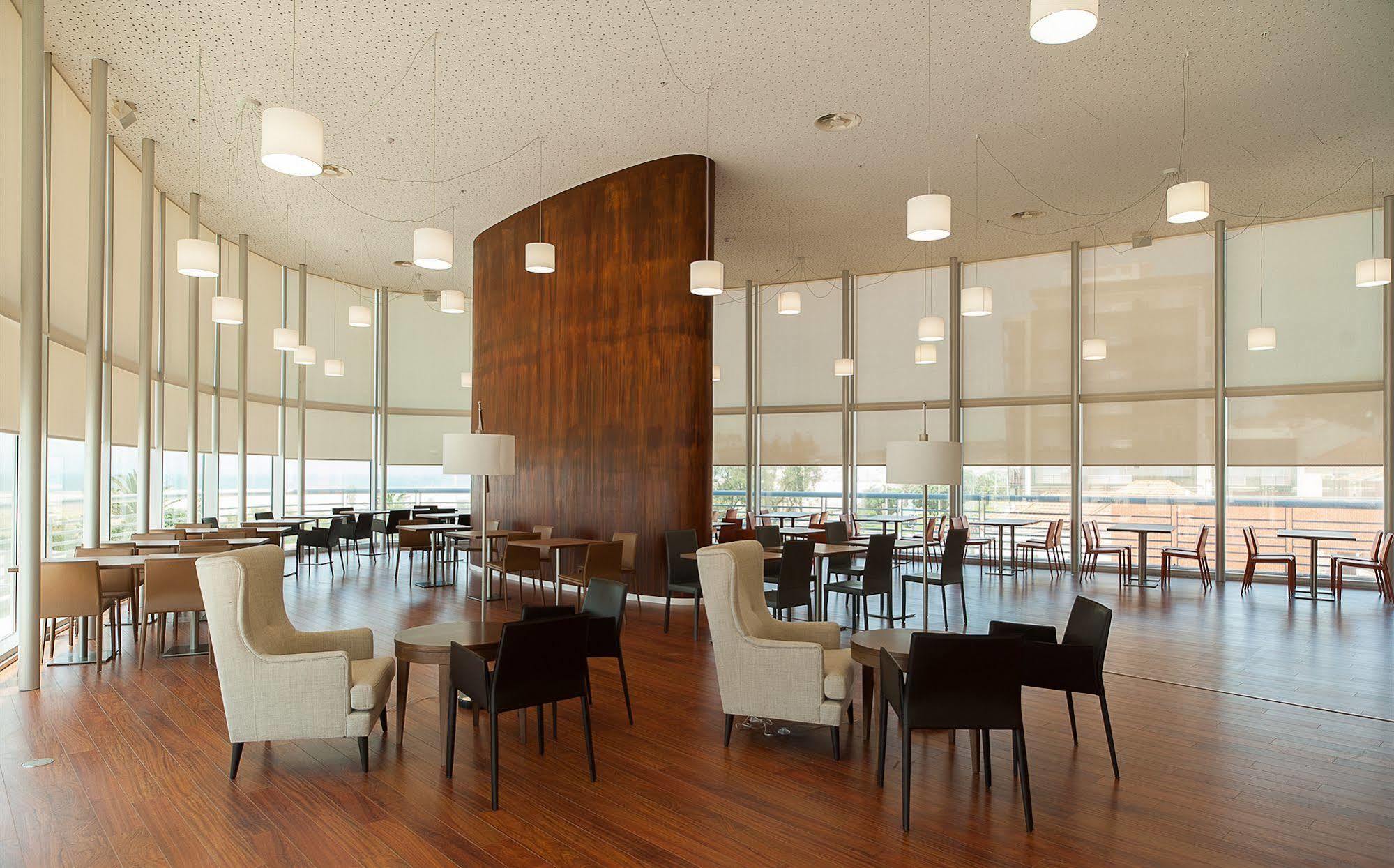Eurostars Oasis Plaza Hotel