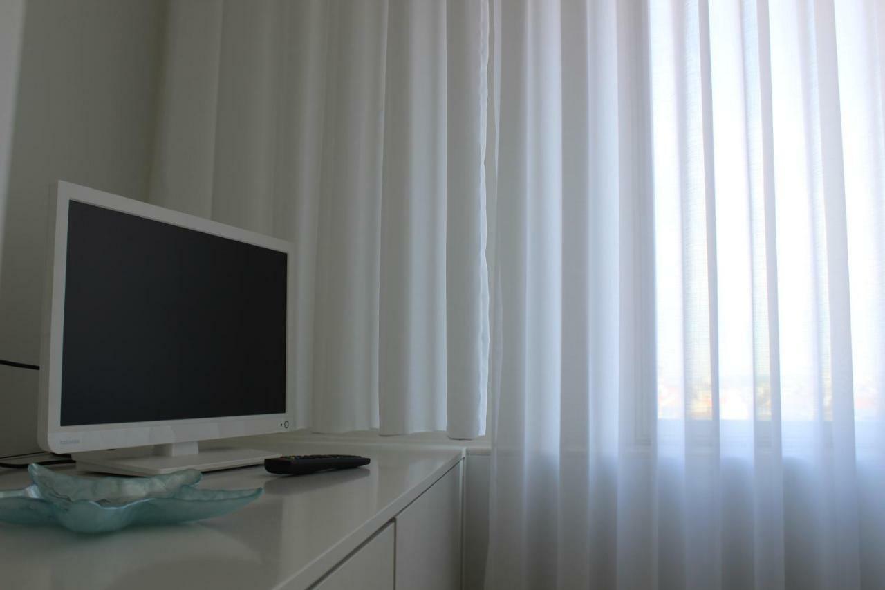 Front Apartment *