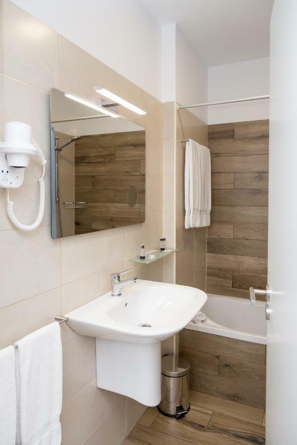 Veleiro Hotel Sines