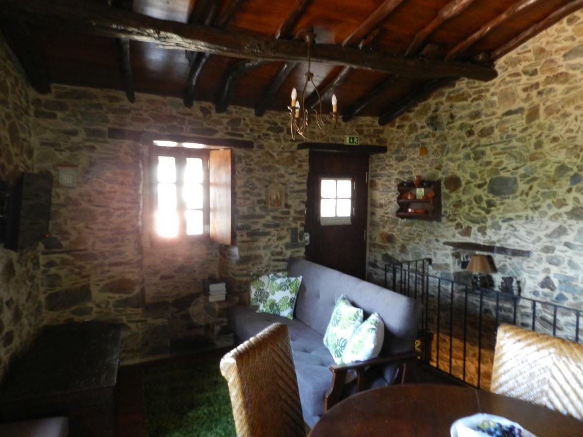 Talasnal Montanhas De Lousa (Central Portugal)