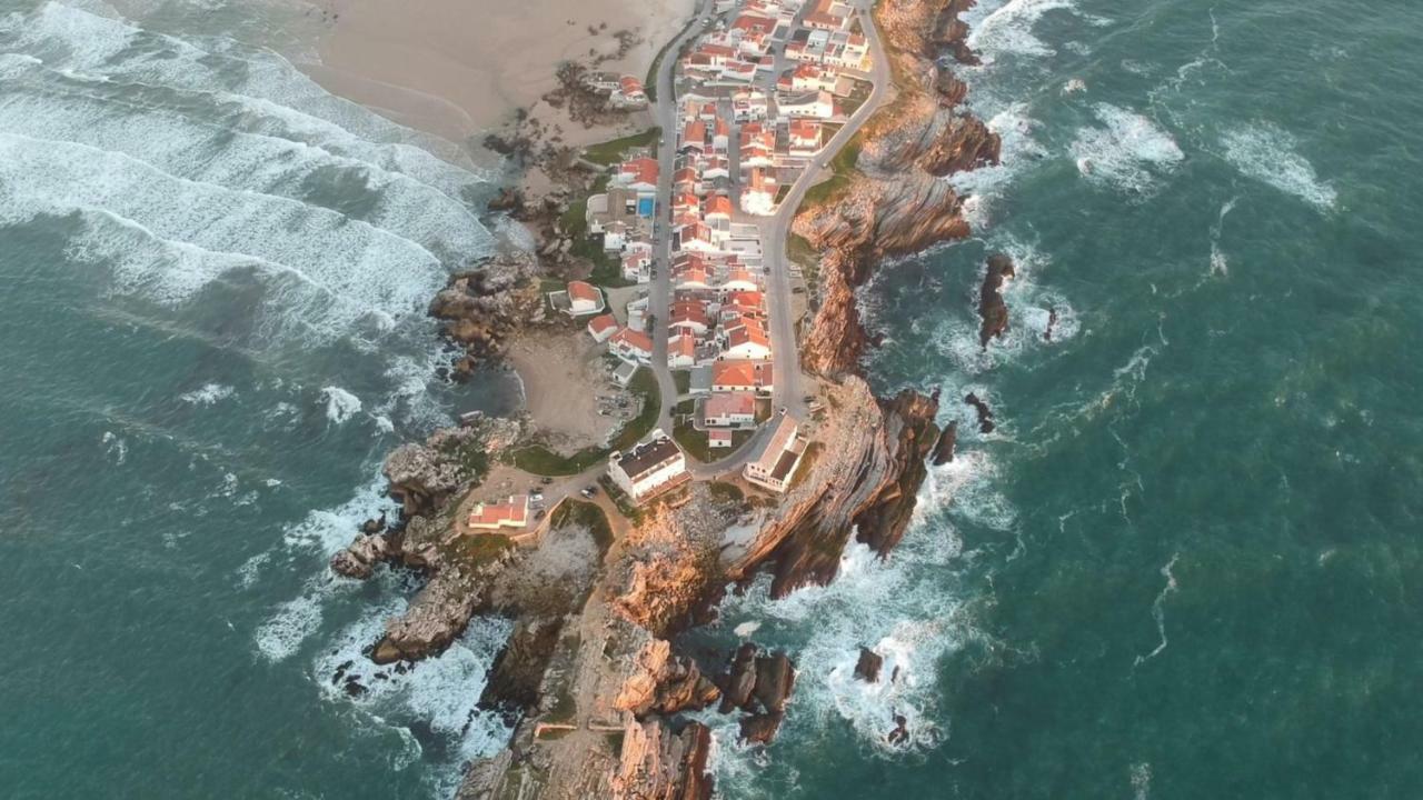 Surf House Peniche Hostel *