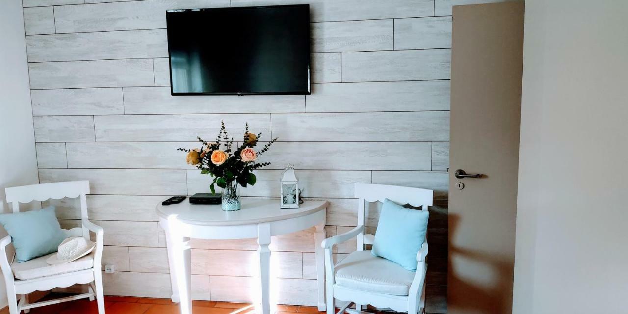 Apartment R. Teixeira Da Mota Lagos