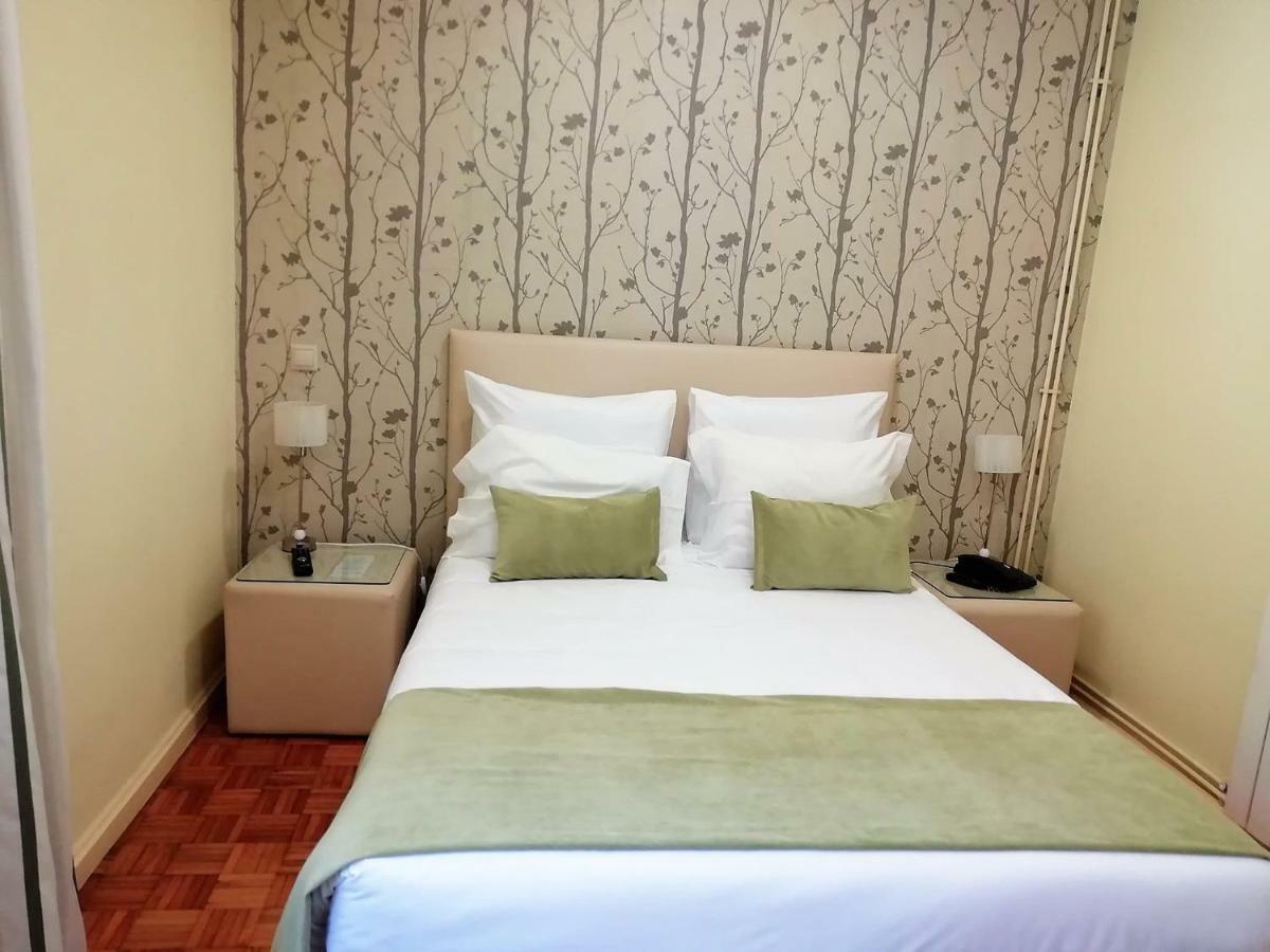 Hotel Adelaide 2*