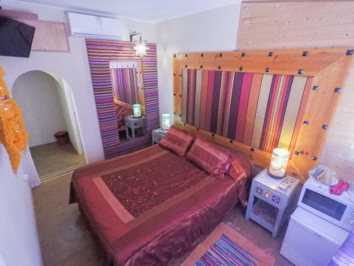 Seventies Cheap And Chic Guest house