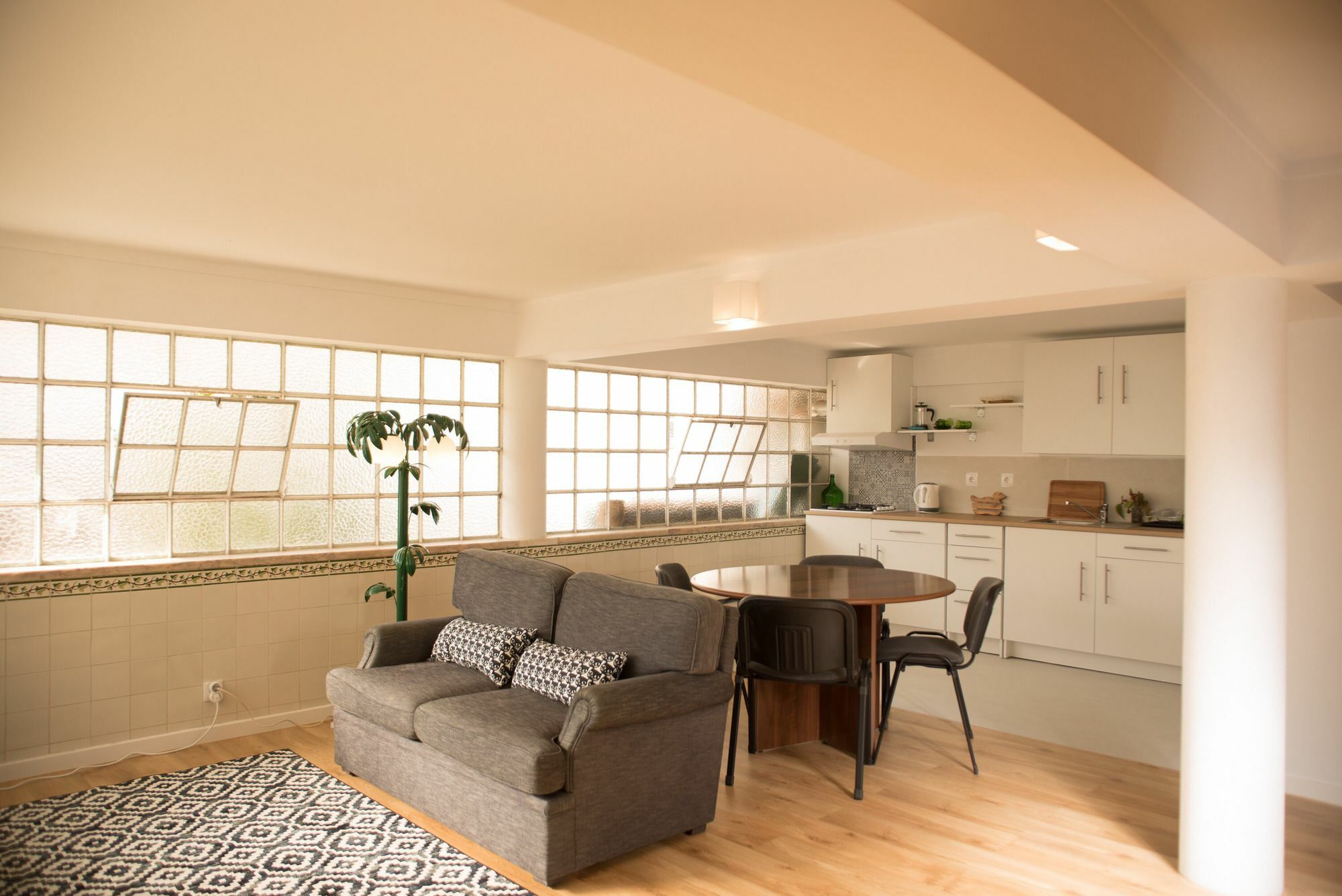 Two Bedroom Self Contained House Appartement Carcavelos (Lisbon)