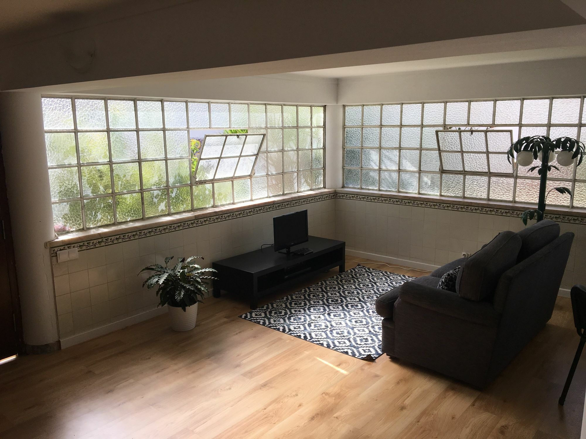 Apartment Two Bedroom Self Contained House Carcavelos (Lisbon)