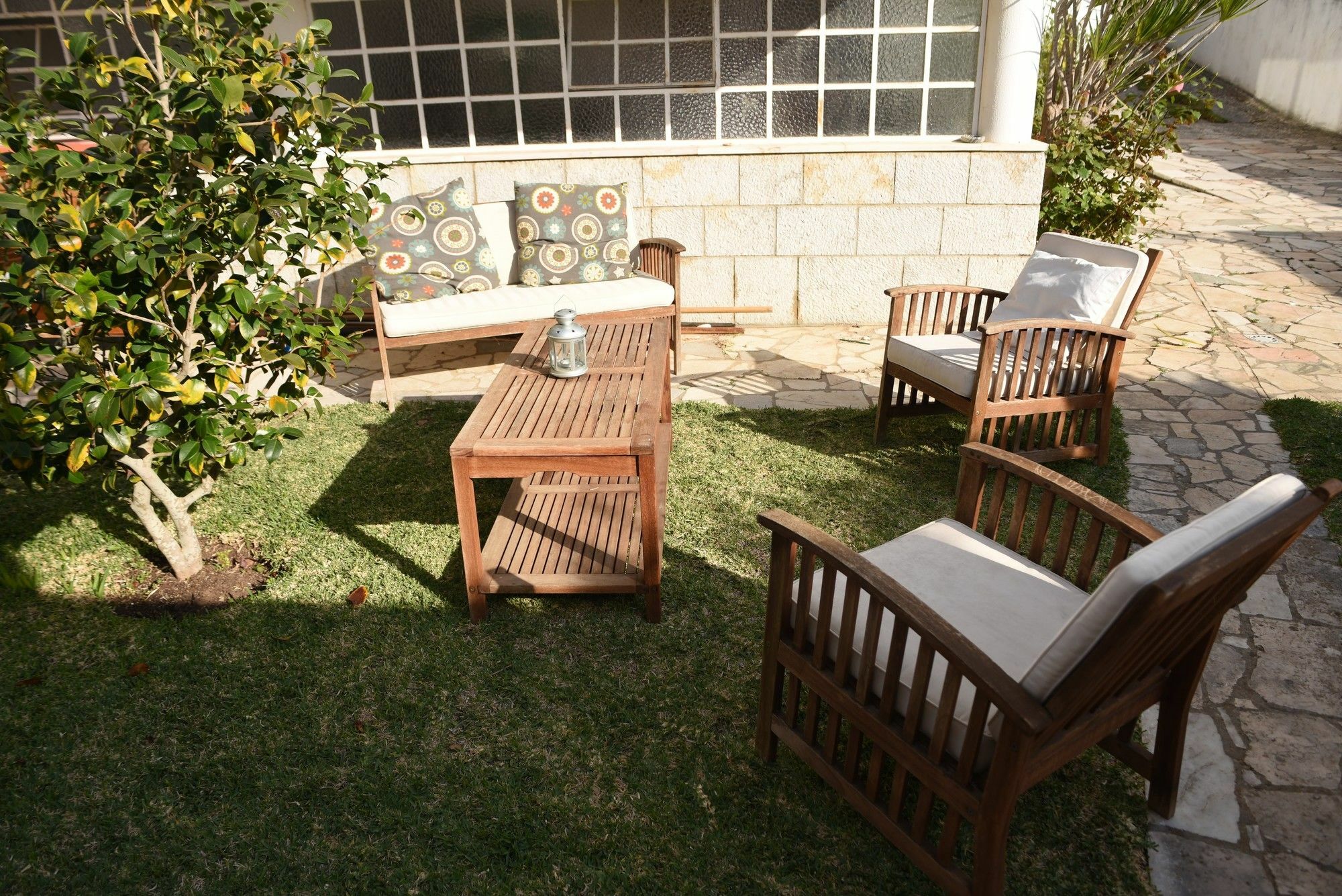 Two Bedroom Self Contained House Carcavelos (Lisbon)