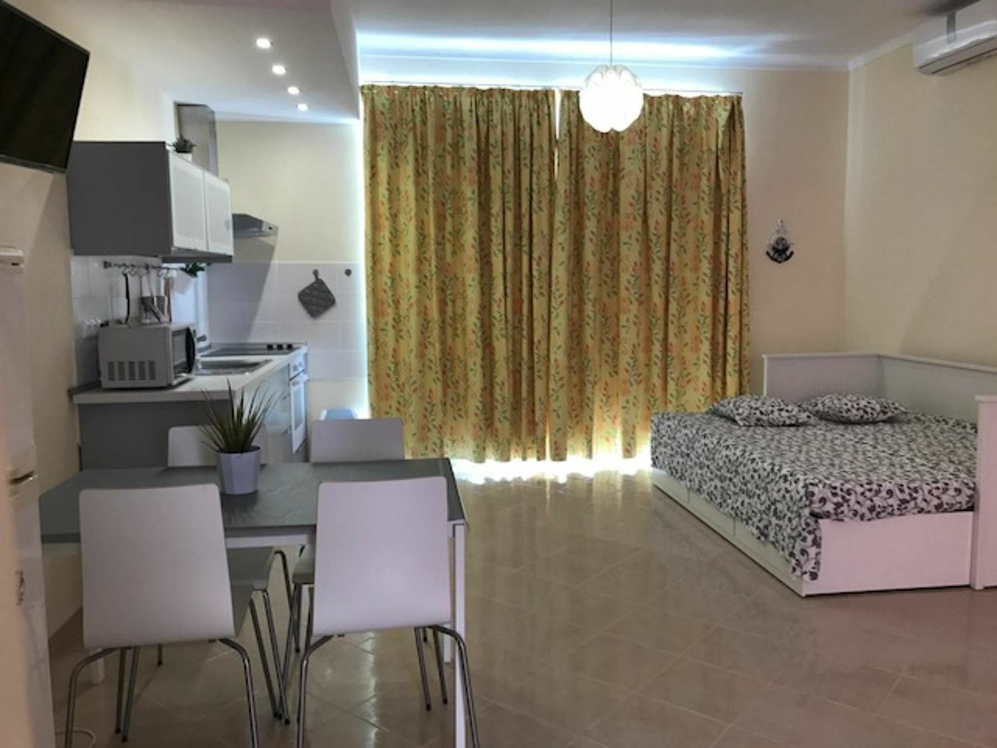 In Portimao, With Wonderful View, Furnished Balcony And Wi * Portimao