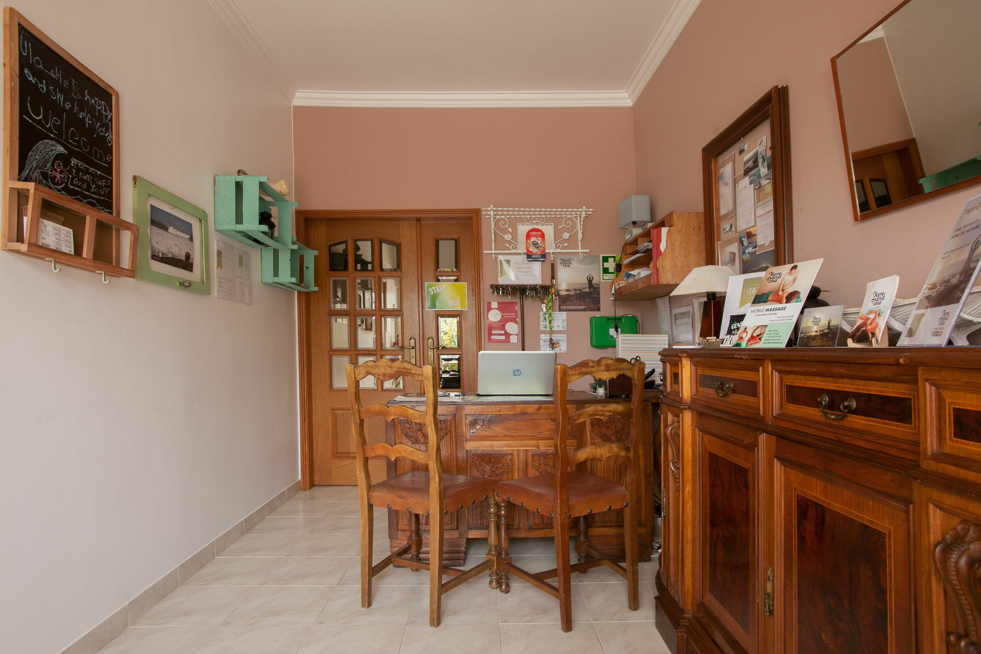 Chill Hill & Private Hostal Ericeira