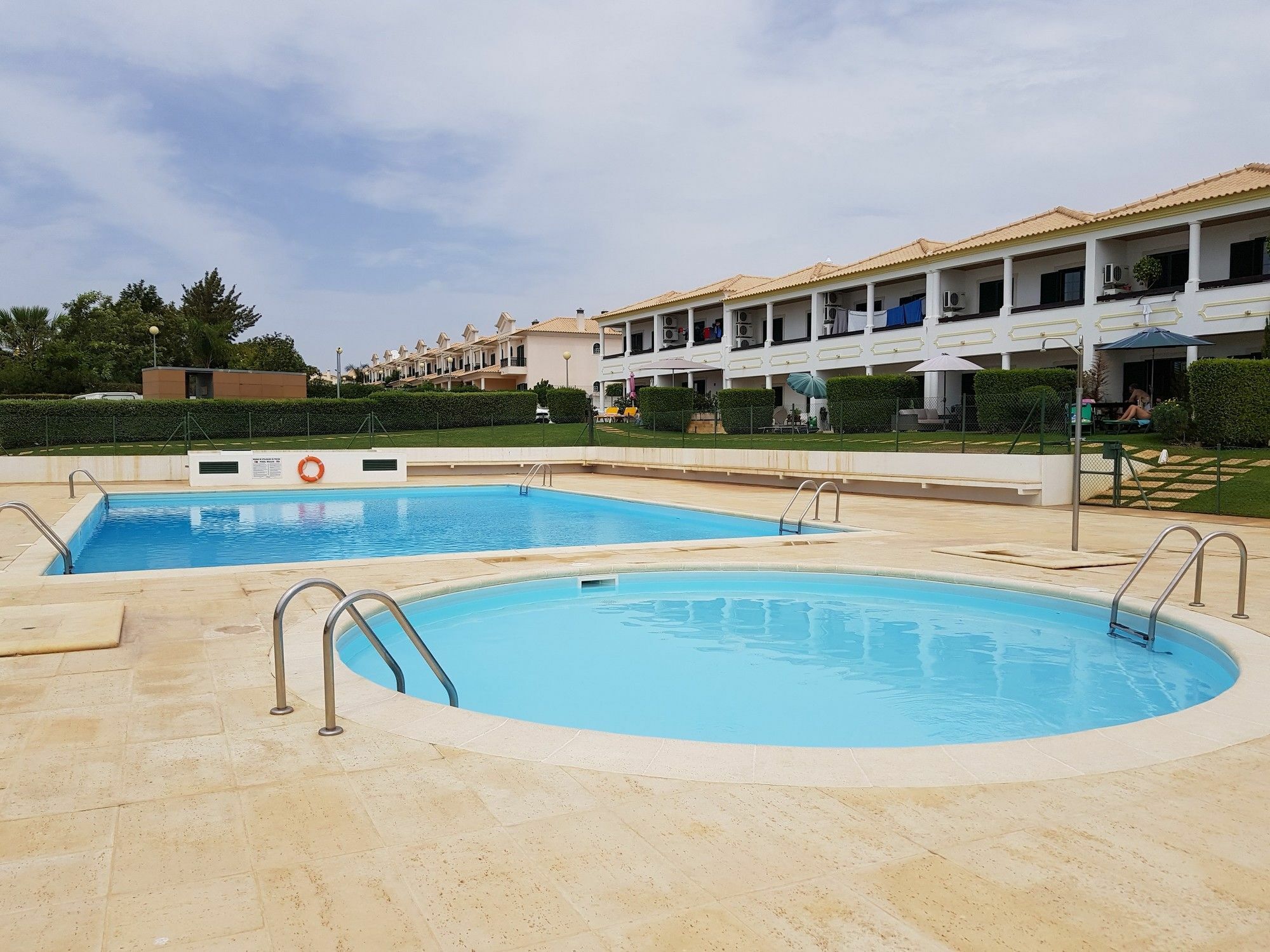 Vivenda Riviera *