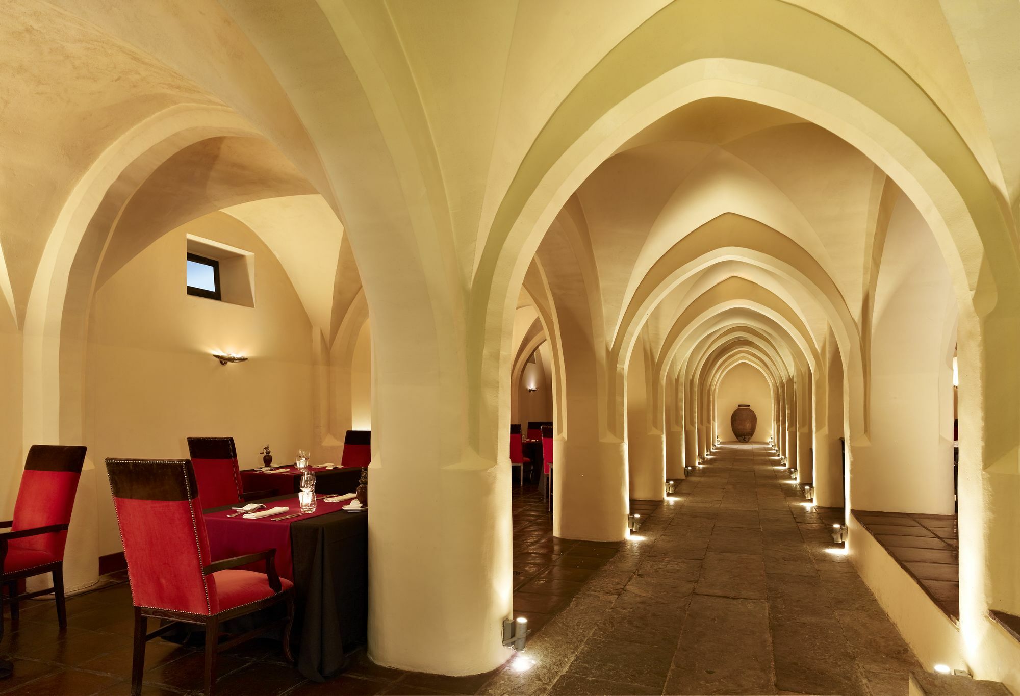 Convento Do Espinheiro, Historic & Hotel