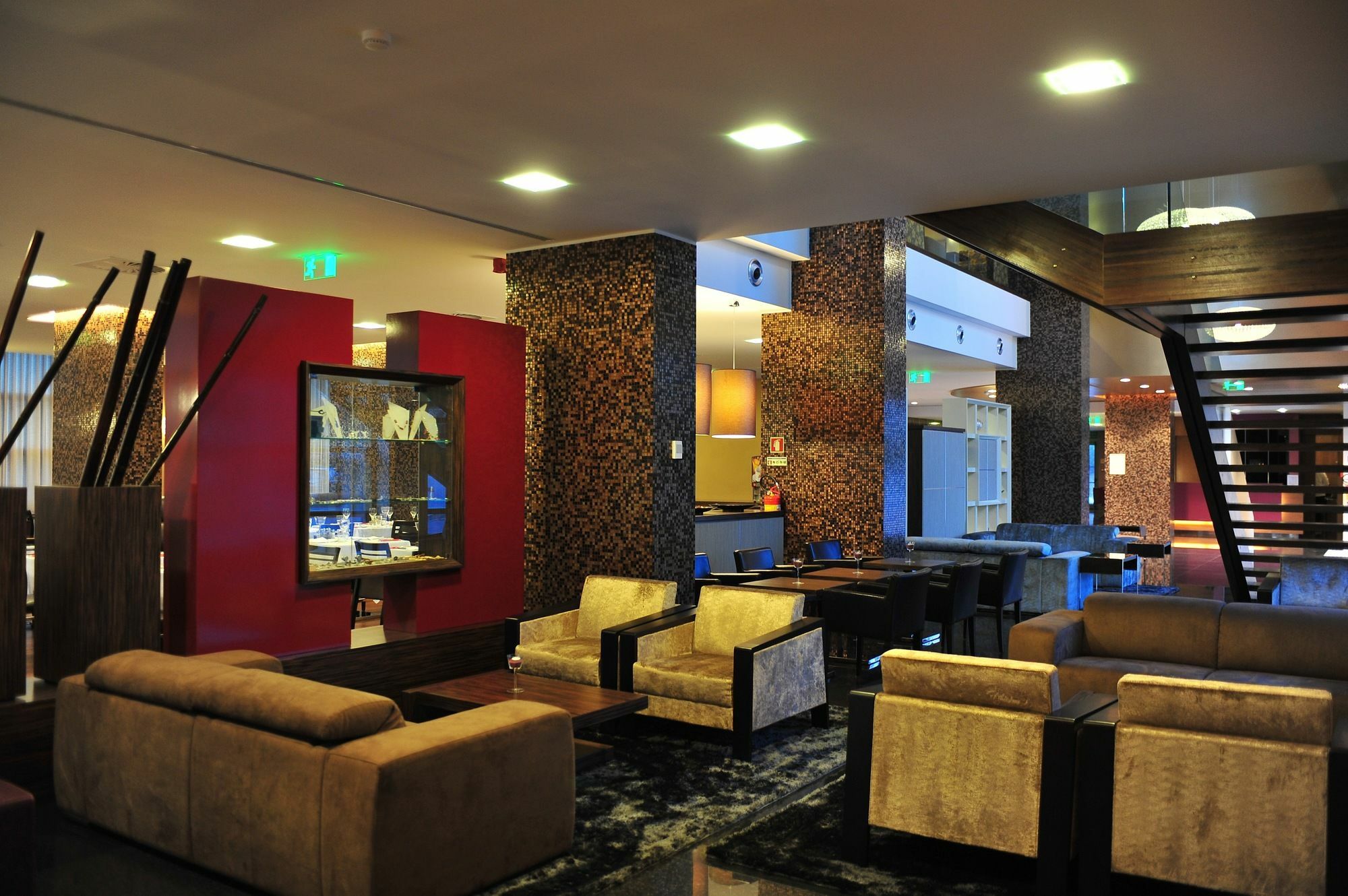 Axis Porto Business & 4*