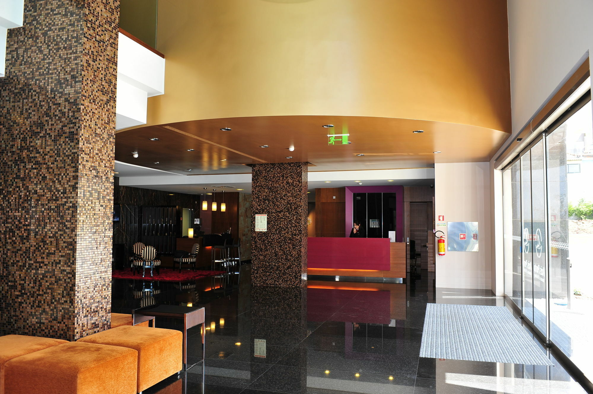 Axis Porto Business & 4*