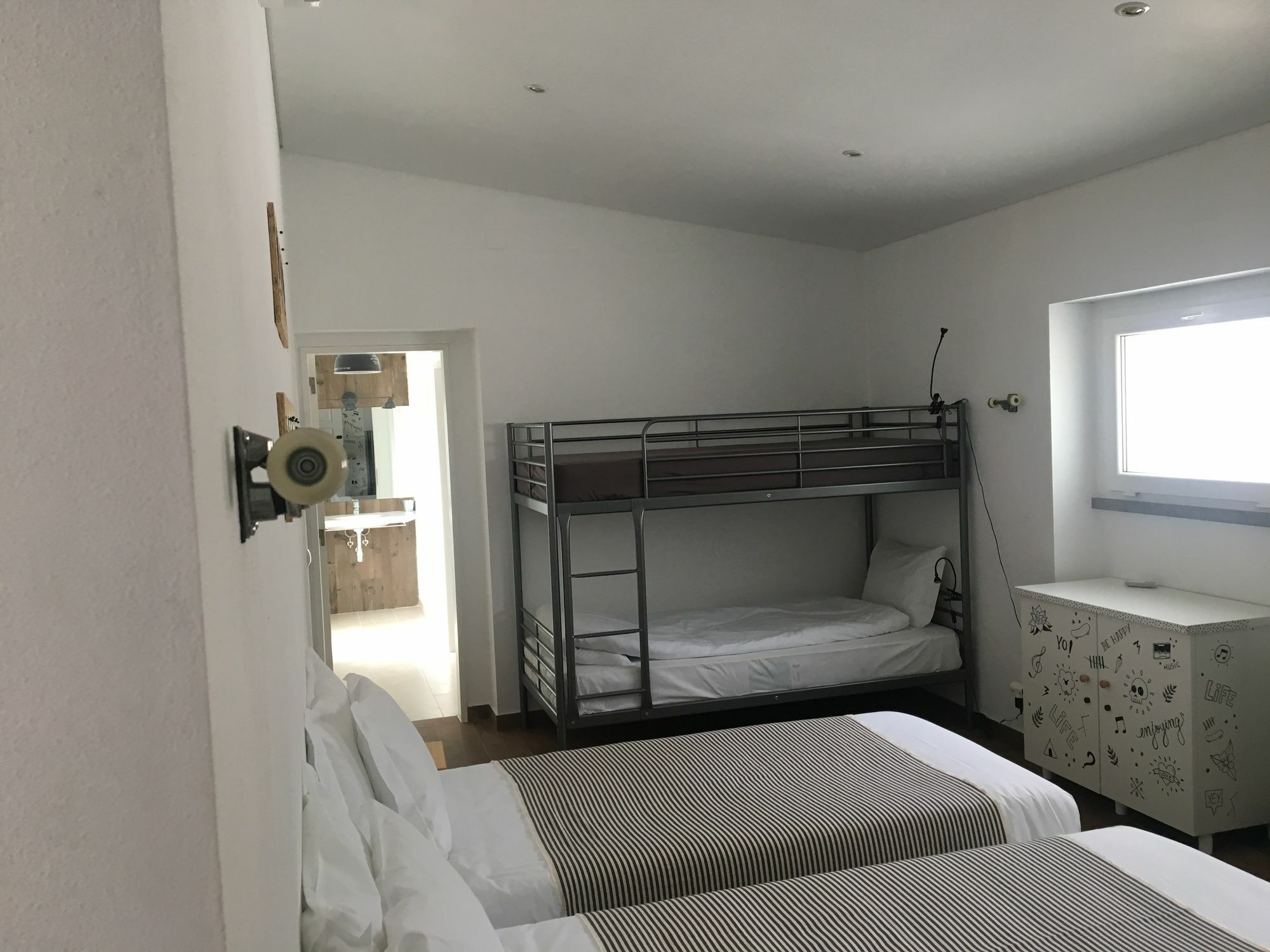 Bed and breakfast Azen Cool House