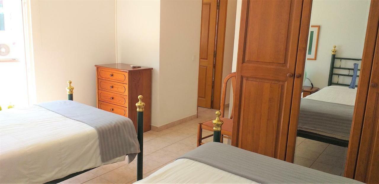Villa V3 Rosada- Piscina Privativa, Estacionamento, Ar-condicionado, Familiar Vilamoura