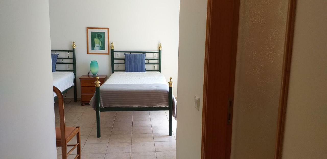 Villa V3 Rosada- Piscina Privativa, Estacionamento, Ar-condicionado, Familiar Vilamoura