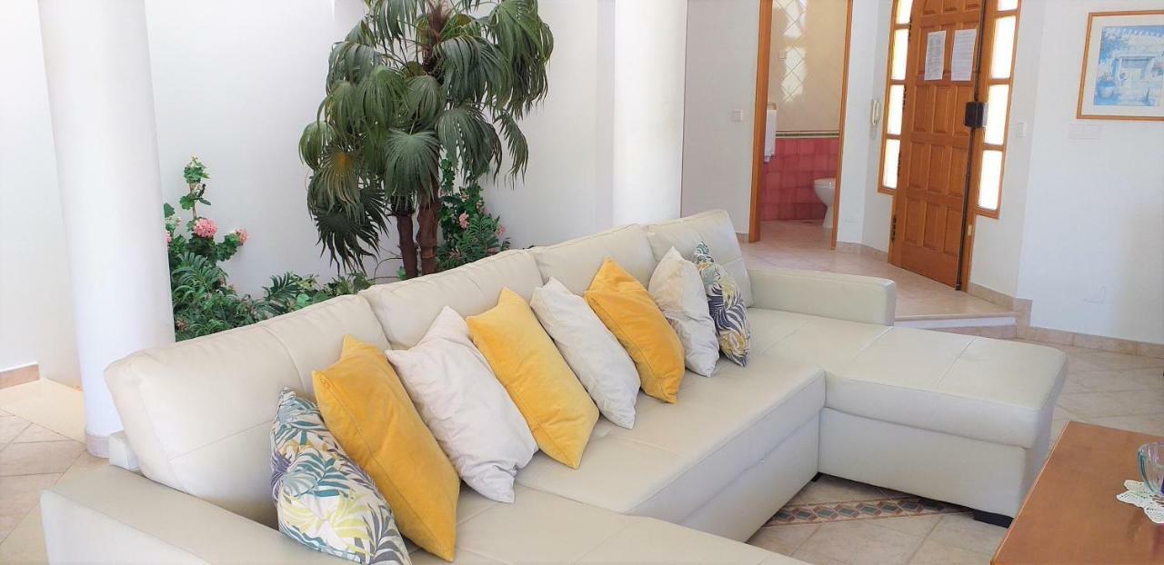 V3 Rosada- Piscina Privativa, Estacionamento, Ar-condicionado, Familiar Villa Vilamoura