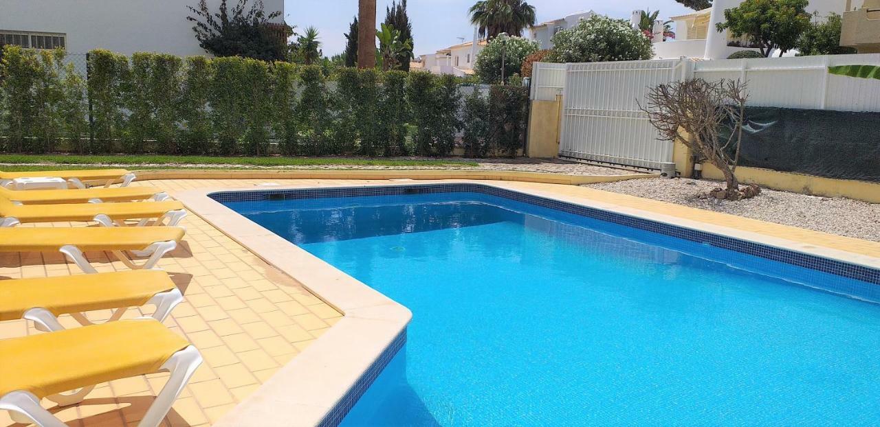 V3 Rosada- Piscina Privativa, Estacionamento, Ar-condicionado, Familiar
