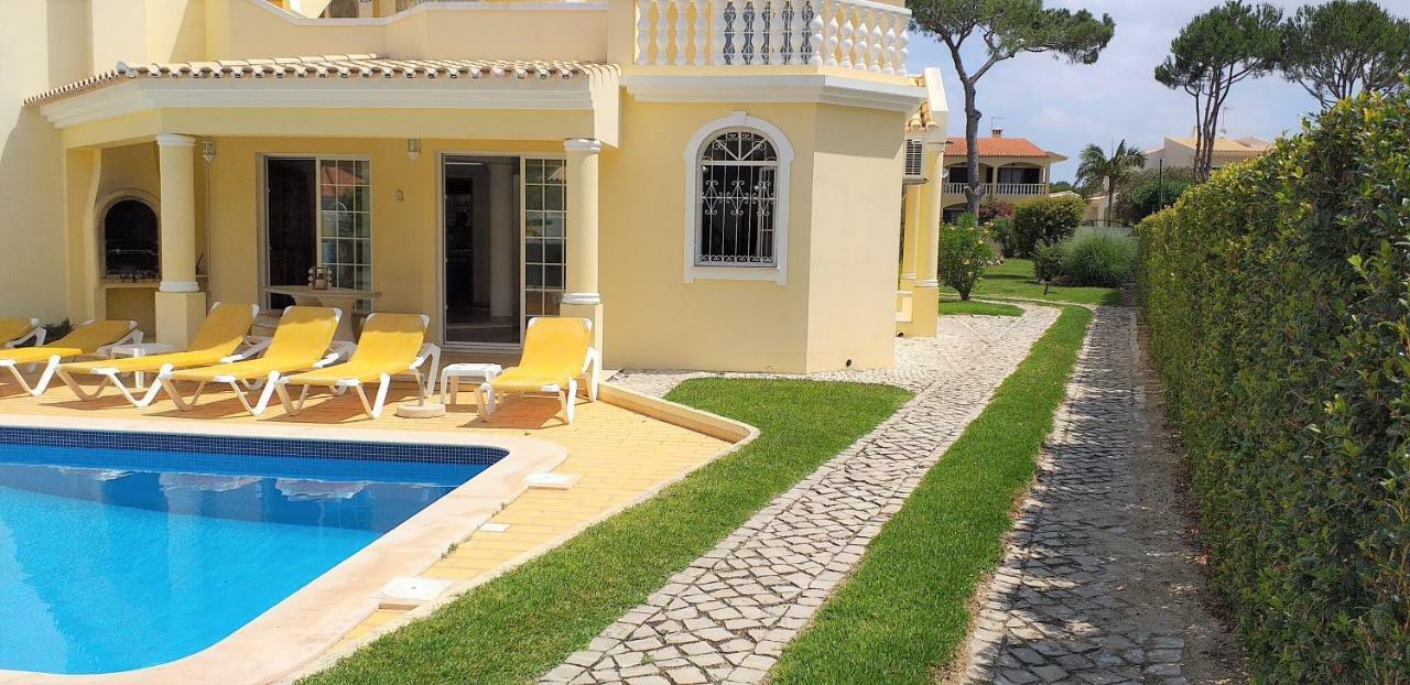Villa V3 Rosada- Piscina Privativa, Estacionamento, Ar-condicionado, Familiar