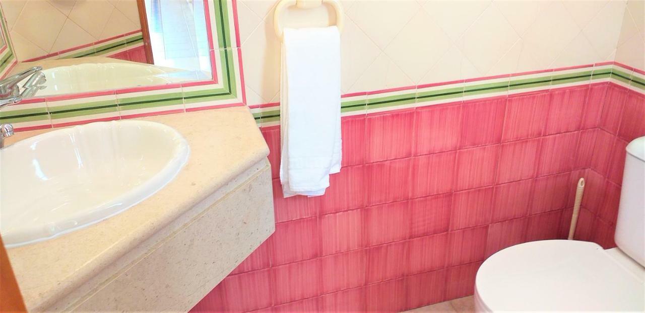 Villa V3 Rosada- Piscina Privativa, Estacionamento, Ar-condicionado, Familiar