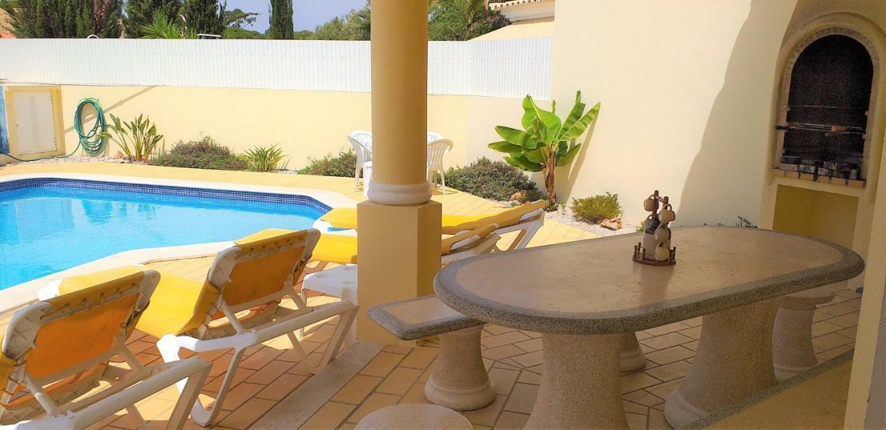 Villa V3 Rosada- Piscina Privativa, Estacionamento, Ar-condicionado, Familiar