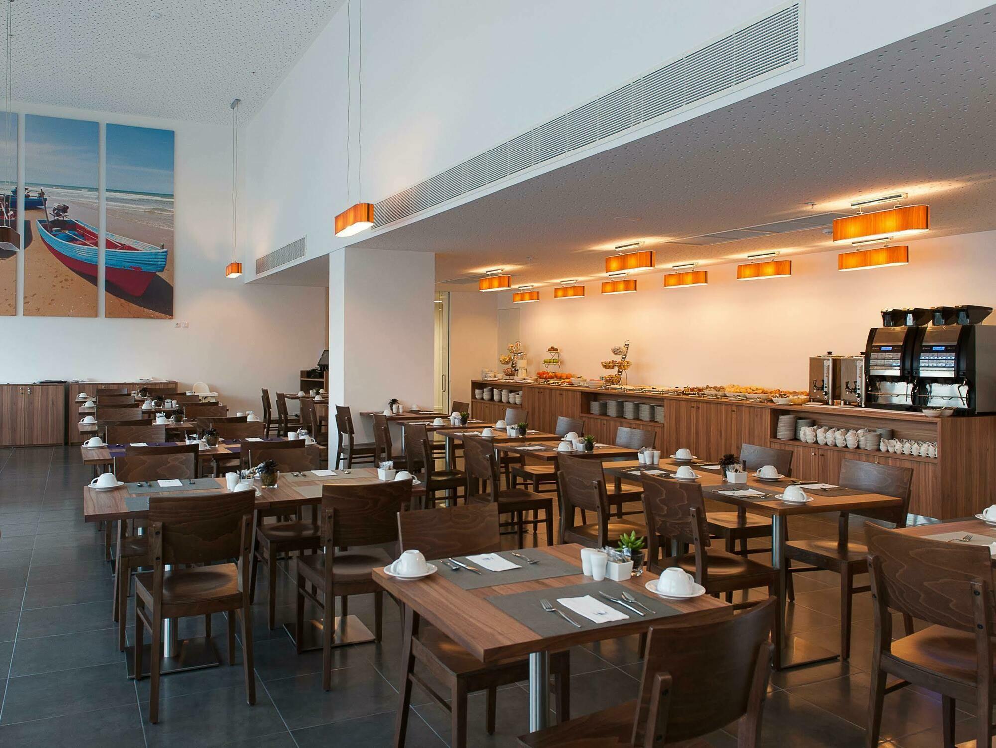 Hotel Eurostars Oasis Plaza 4*