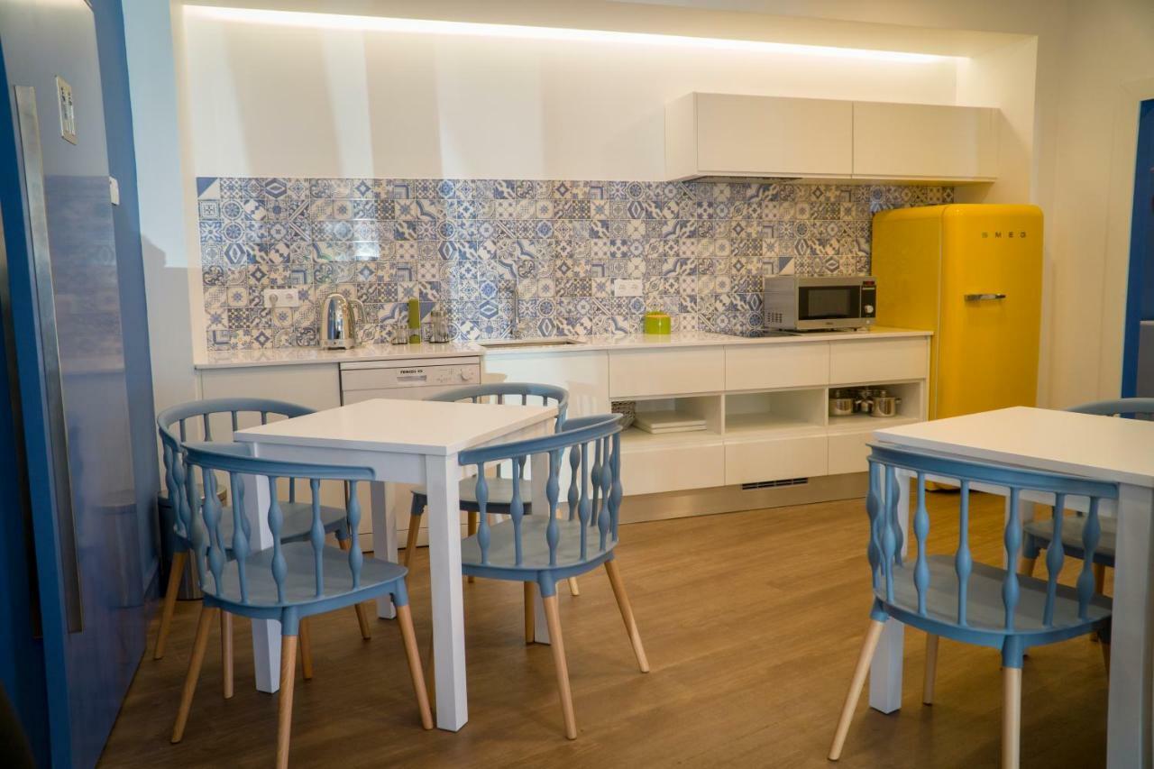 Zigzag Hostel *
