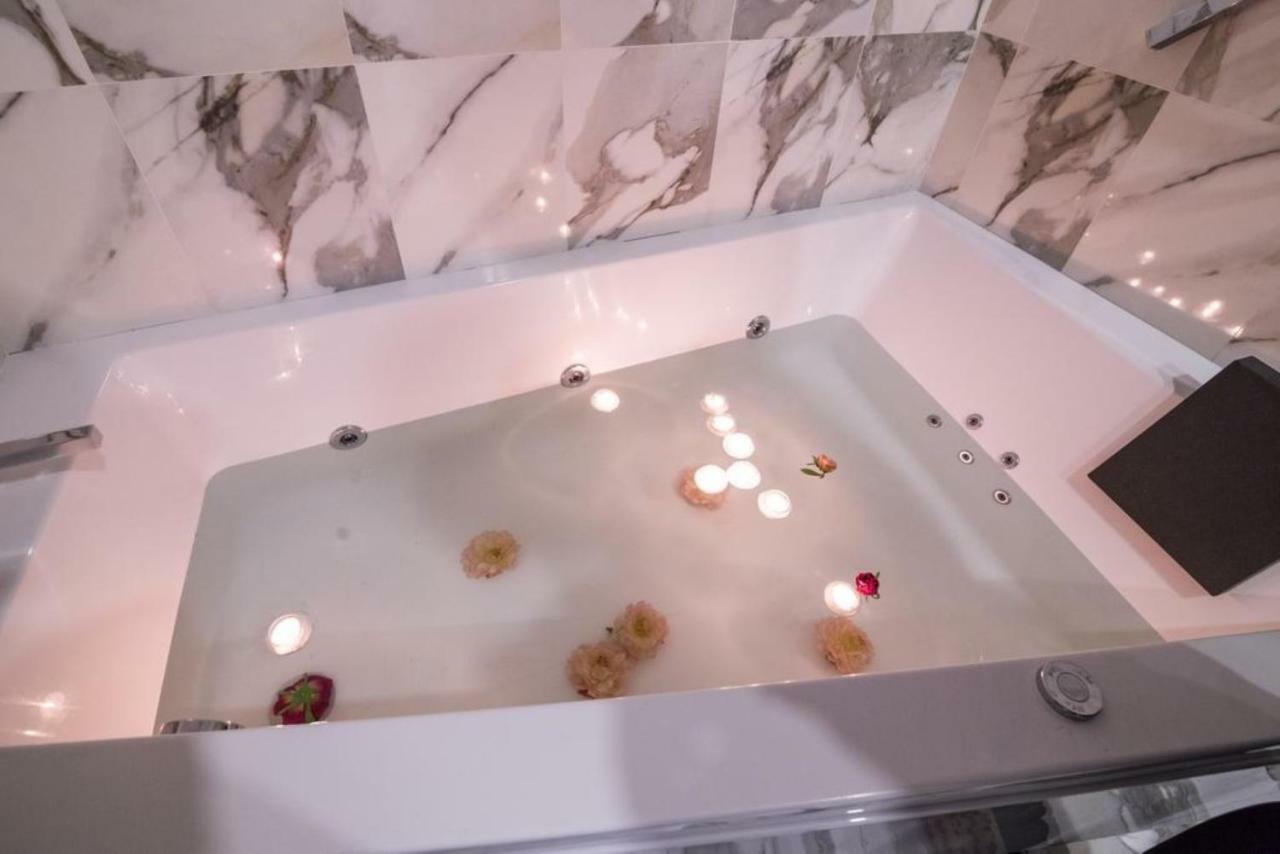 Hotel De Plaza & 4*