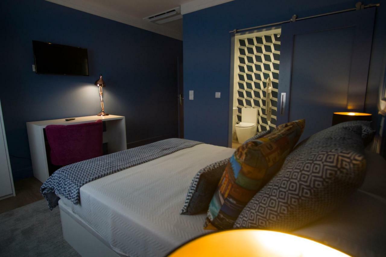 Zigzag Hostel *