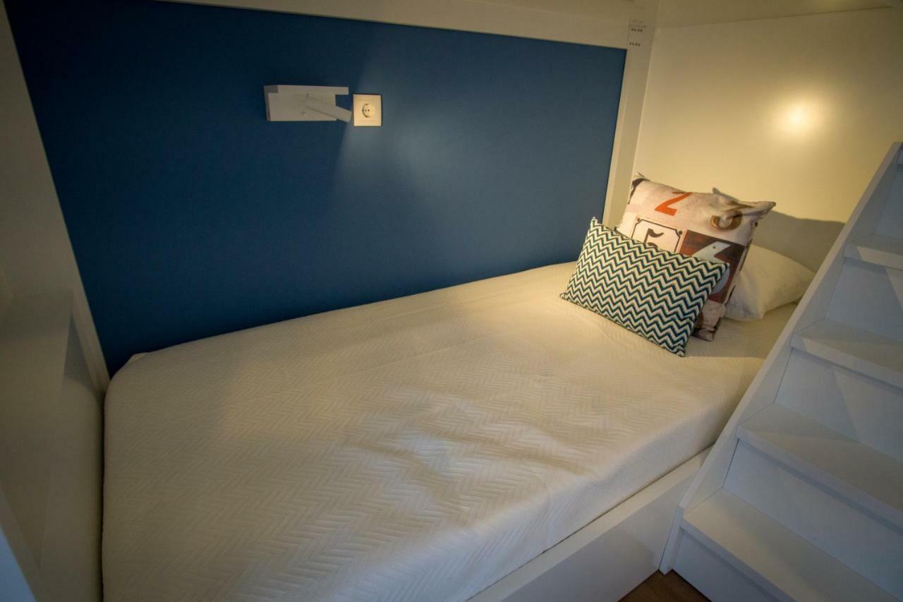 Zigzag Hostel *