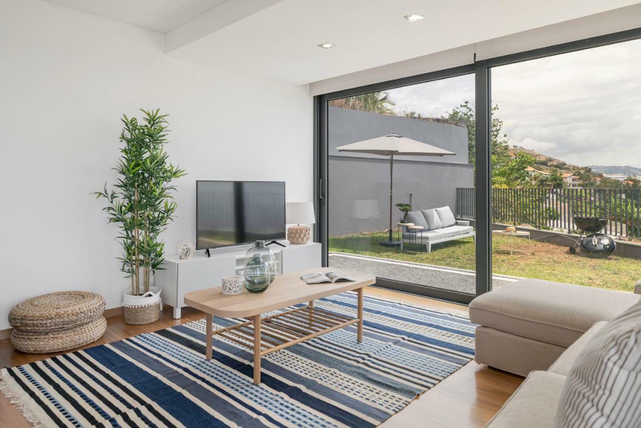 Papagaio By An Island Villa Funchal (Madeira)
