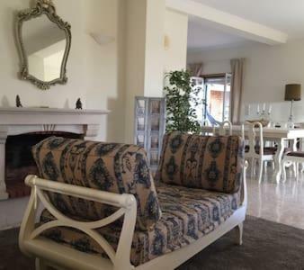 Yellow House Ericeira Holiday home Santo Isidoro