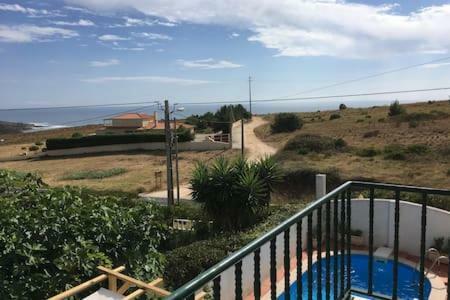 Holiday home Yellow House Ericeira *