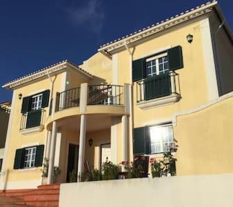 Holiday home Yellow House Ericeira