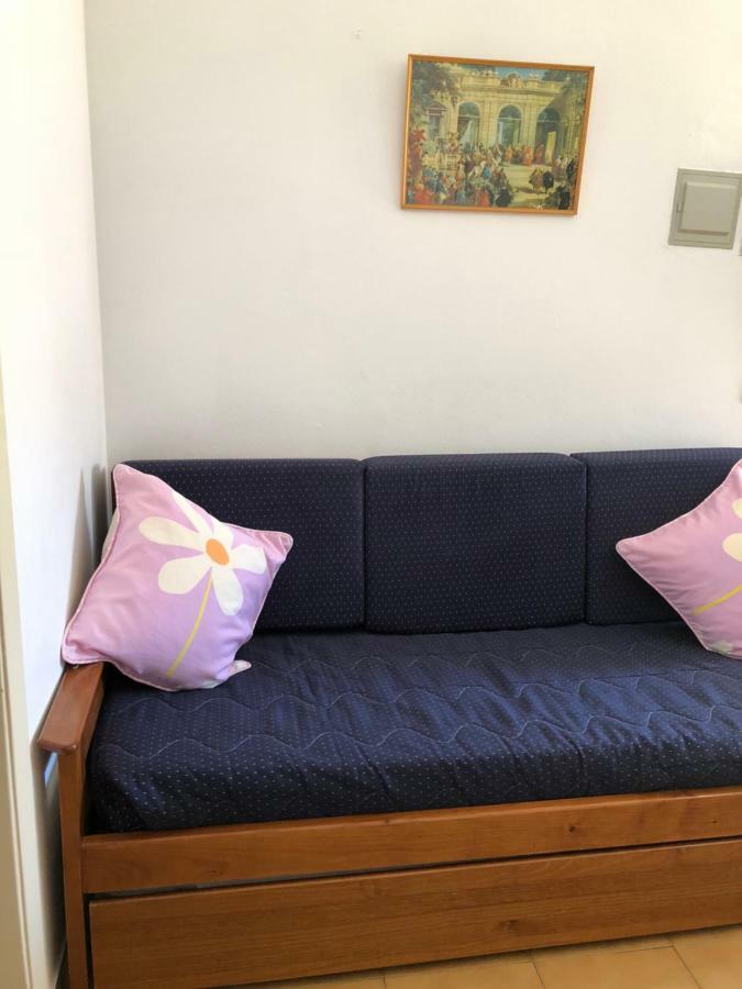 Olinda's One Bedroom In Center *
