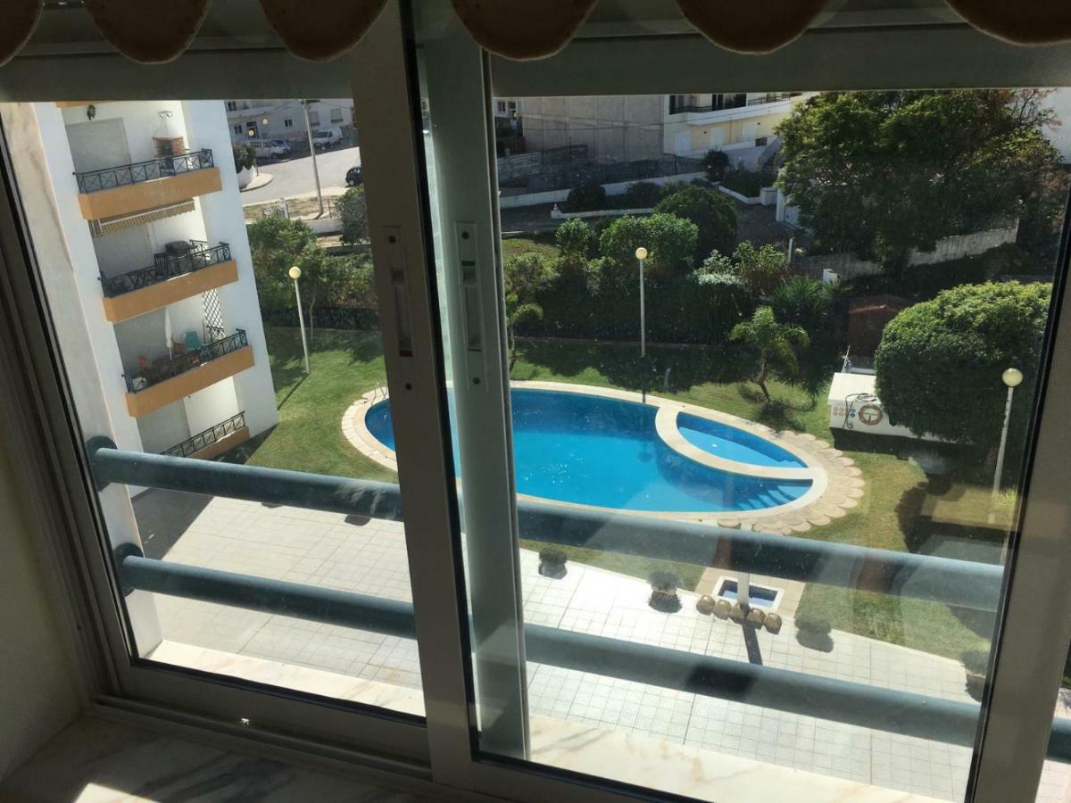 Quiet Overlooking The Swimming Pool *